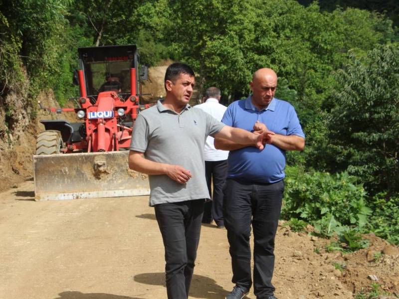 სოფელ ოყურეშთან მისასვლელ და შიდა სასოფლო გზაზე ცემენტო ბეტონის საფარის მოწყობის...